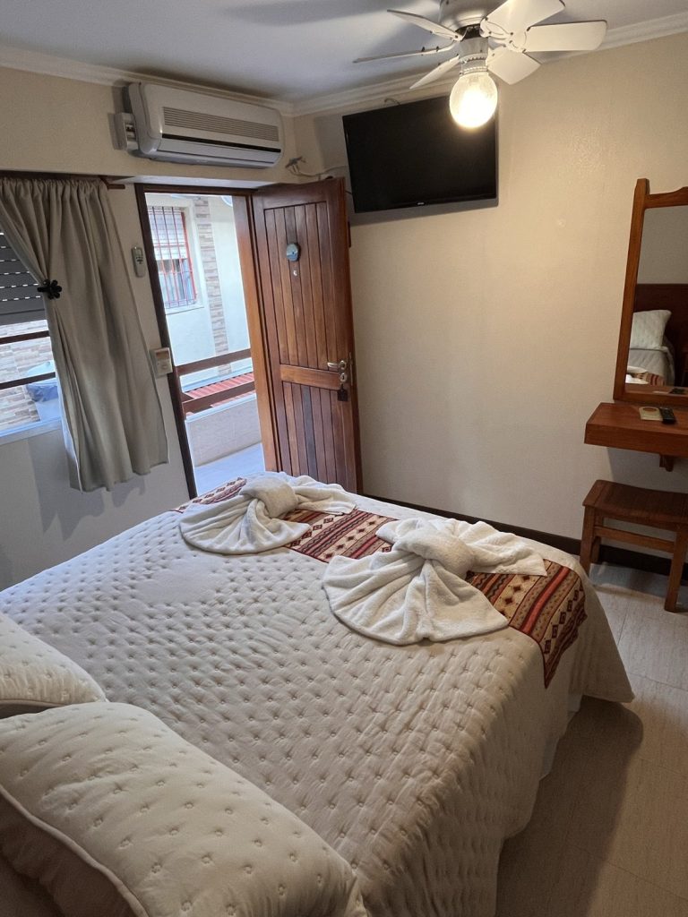 Habitación del Arraial Hotel en Villa Gesell