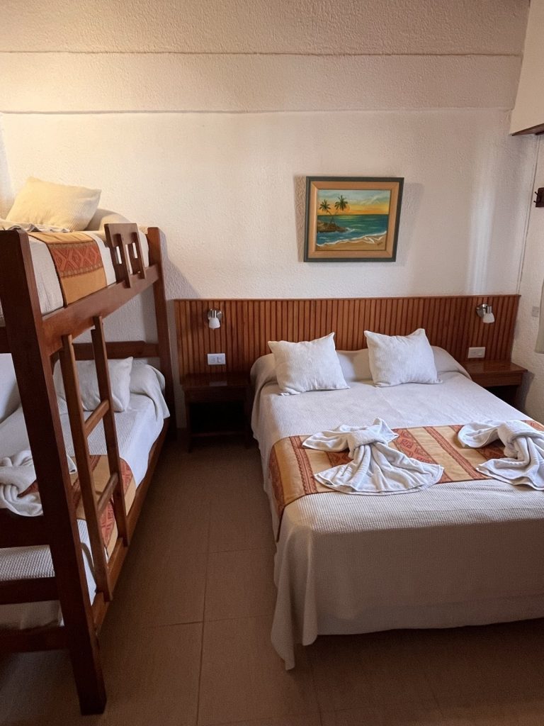 Cuádruple de un cuarto del Arraial Hotel en Villa Gesell