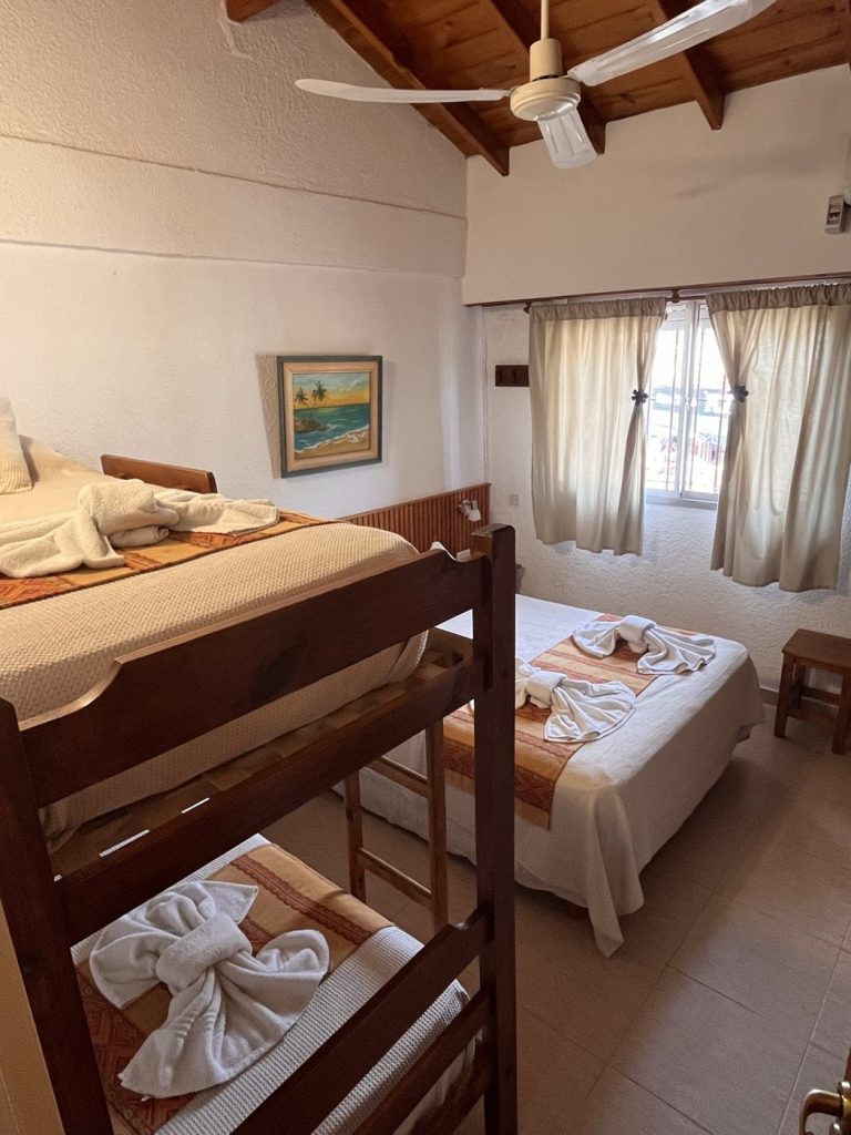 Cuádruple de un cuarto con cucheta
