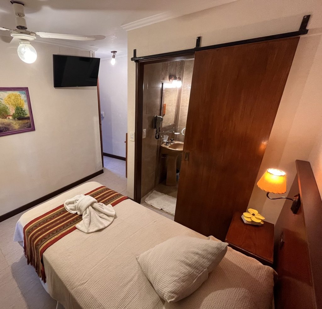 Habitación simple del Arraial Hotel en Villa Gesell