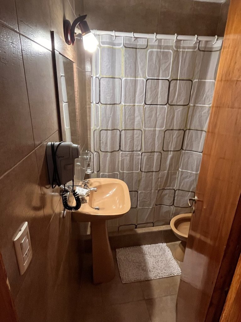 Baño privado de la habitación triple