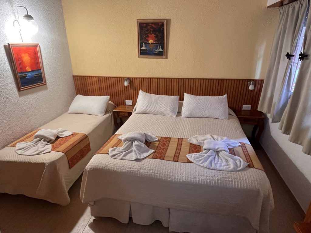 Habitación triple del Arraial Hotel